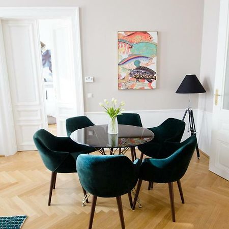 Studio Apartments Urania - Mai'S Apartments Wina Bagian luar foto