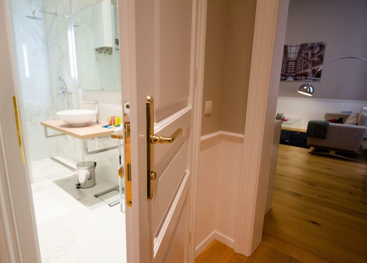 Studio Apartments Urania - Mai'S Apartments Wina Bagian luar foto