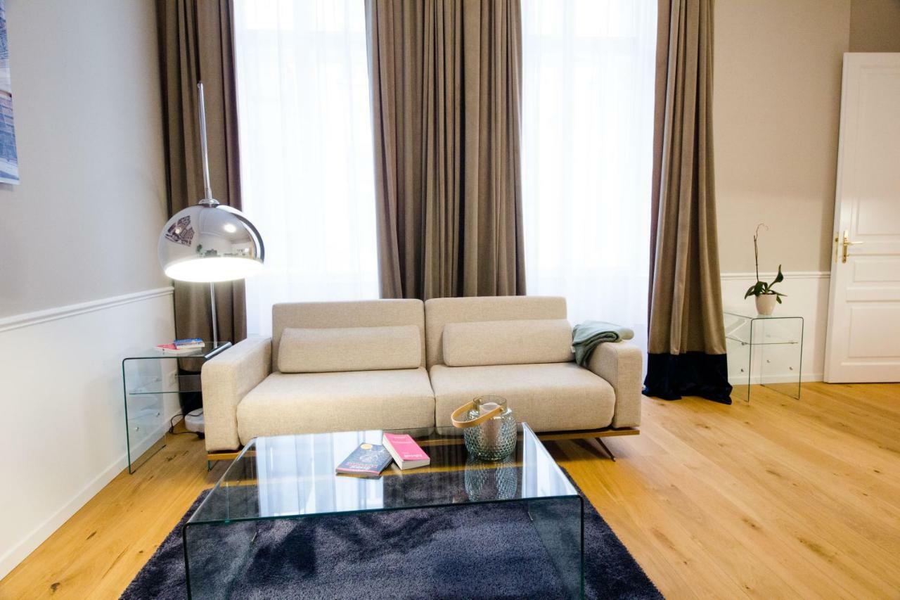 Studio Apartments Urania - Mai'S Apartments Wina Bagian luar foto