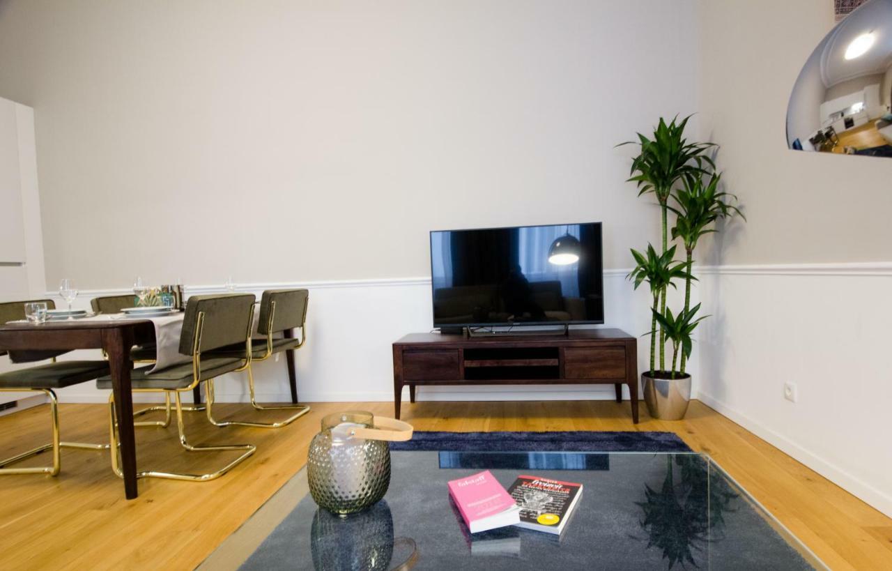 Studio Apartments Urania - Mai'S Apartments Wina Bagian luar foto