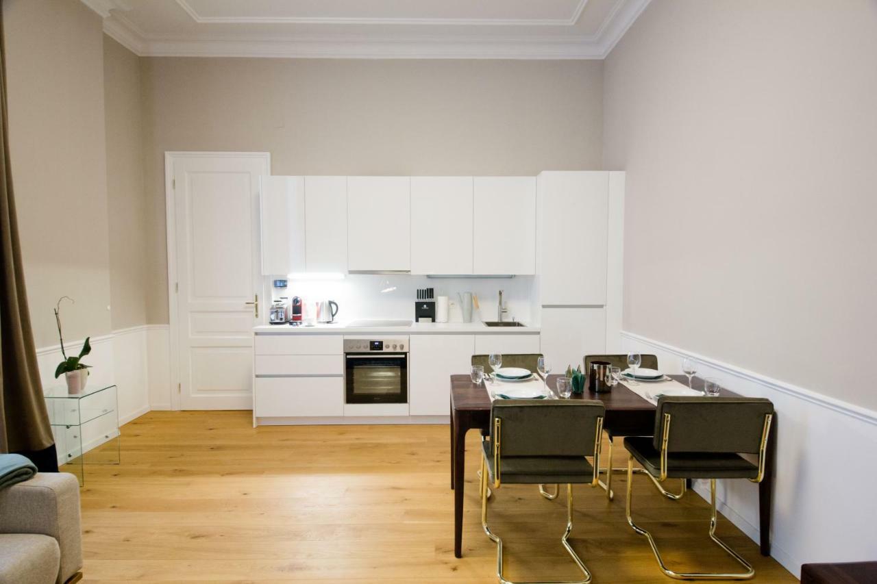 Studio Apartments Urania - Mai'S Apartments Wina Bagian luar foto