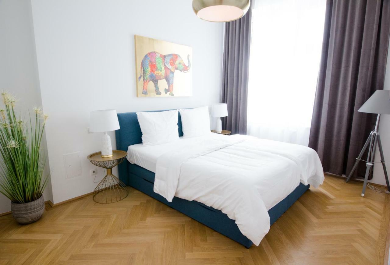 Studio Apartments Urania - Mai'S Apartments Wina Bagian luar foto