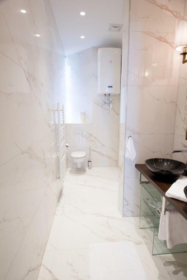 Studio Apartments Urania - Mai'S Apartments Wina Bagian luar foto