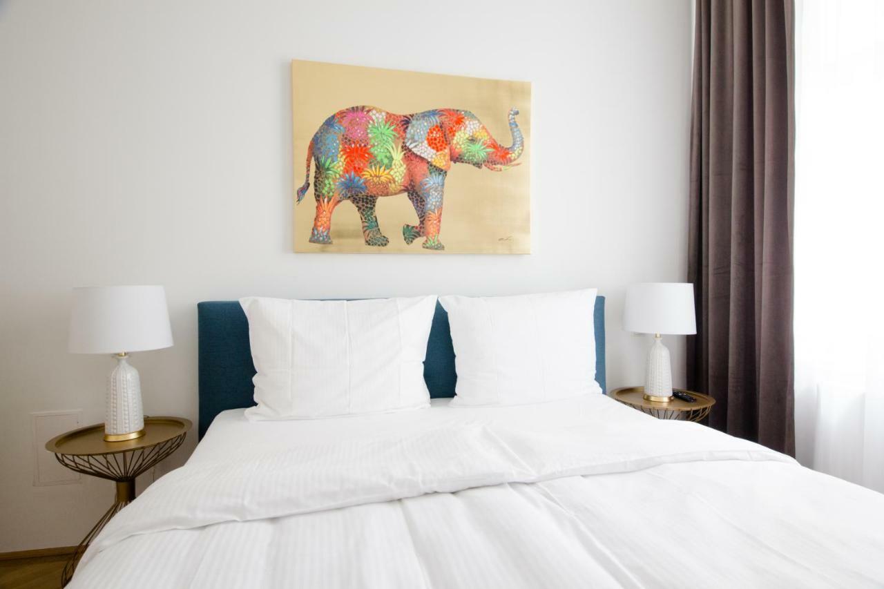 Studio Apartments Urania - Mai'S Apartments Wina Bagian luar foto