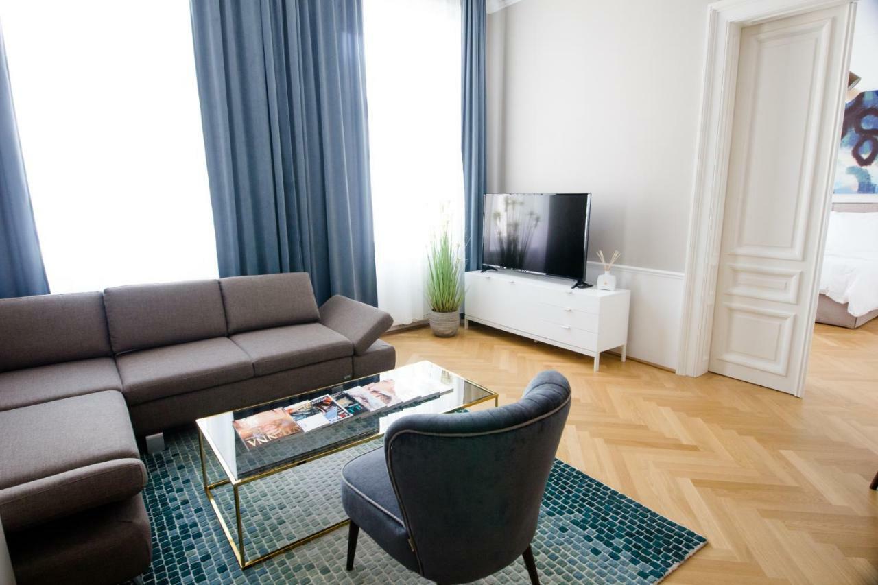 Studio Apartments Urania - Mai'S Apartments Wina Bagian luar foto