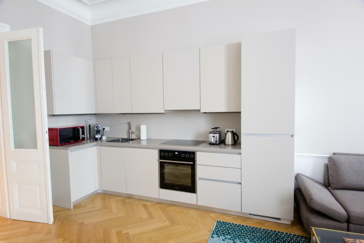 Studio Apartments Urania - Mai'S Apartments Wina Bagian luar foto