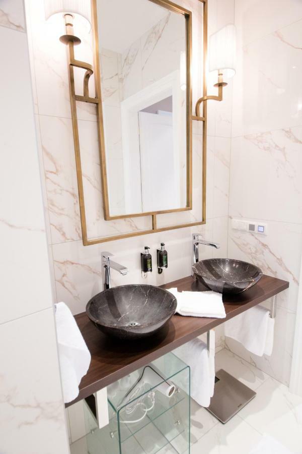 Studio Apartments Urania - Mai'S Apartments Wina Bagian luar foto
