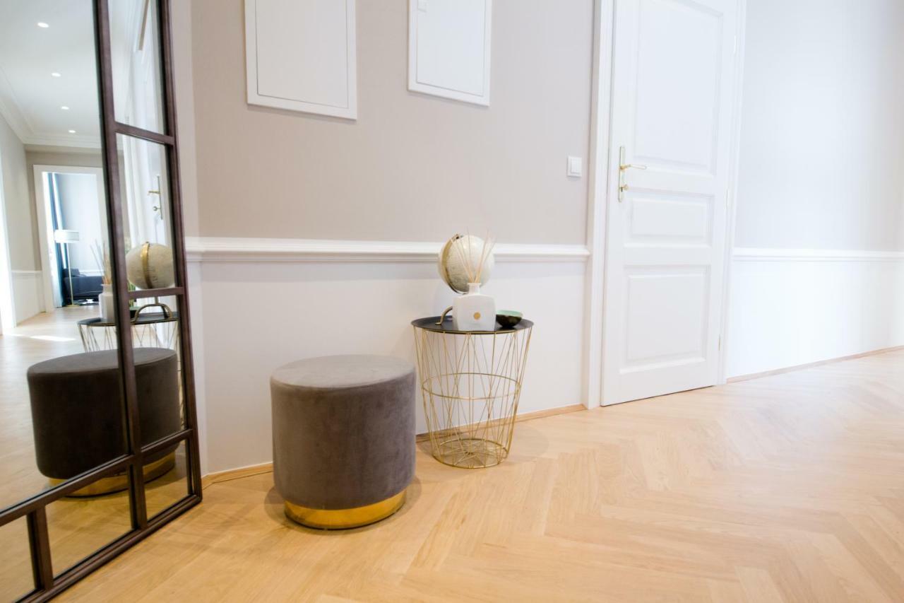 Studio Apartments Urania - Mai'S Apartments Wina Bagian luar foto