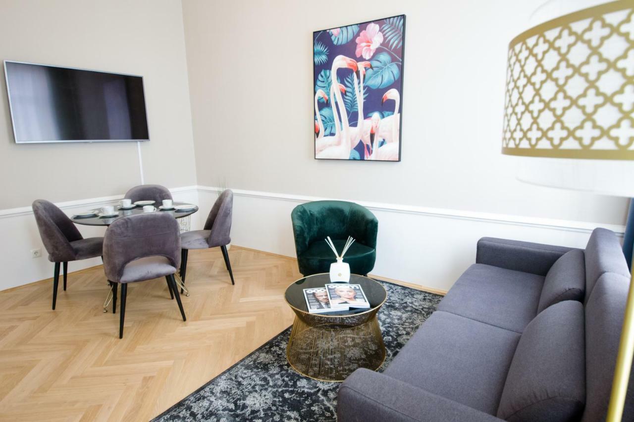 Studio Apartments Urania - Mai'S Apartments Wina Bagian luar foto