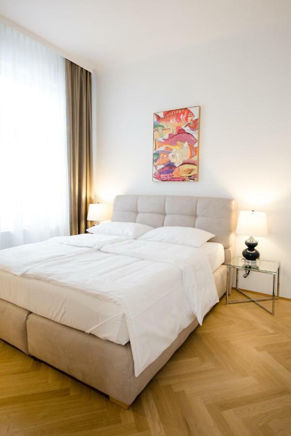 Studio Apartments Urania - Mai'S Apartments Wina Bagian luar foto