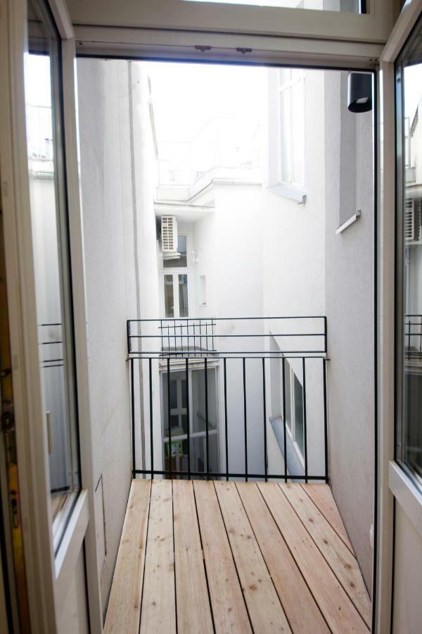 Studio Apartments Urania - Mai'S Apartments Wina Bagian luar foto
